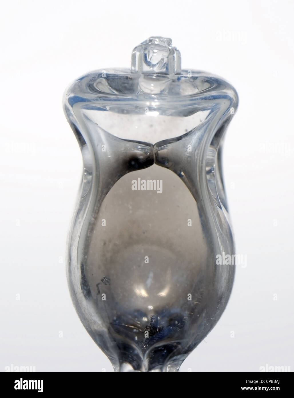 Lampe halogène soufflé. La lampe est devenu si chaud que la vitre s'est adoucie et les côtés sont maintenant de les toucher. Banque D'Images