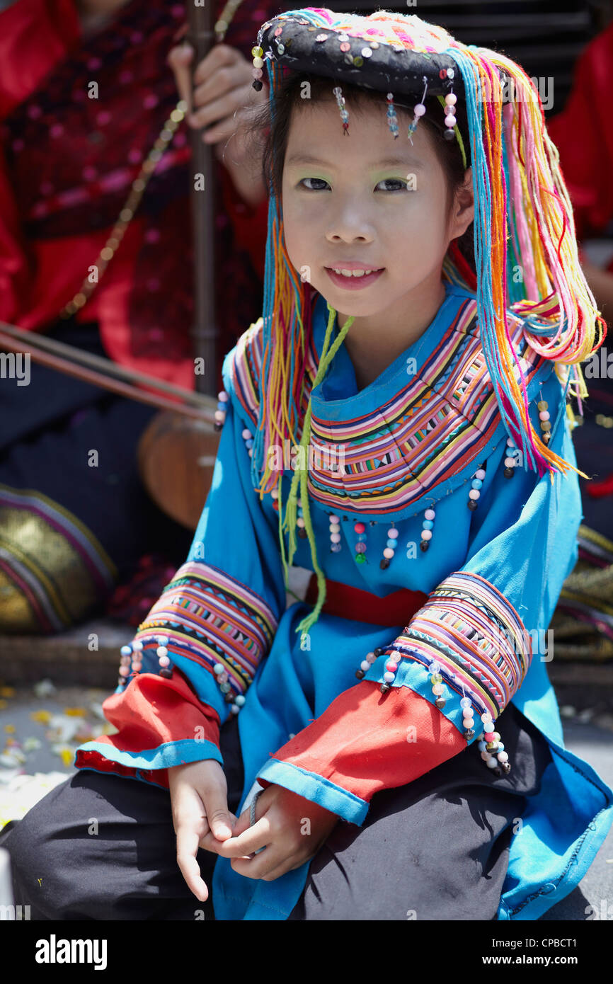 Enfant Lisu. Thaïlande Northern Hill tribu fille en costume traditionnel Banque D'Images