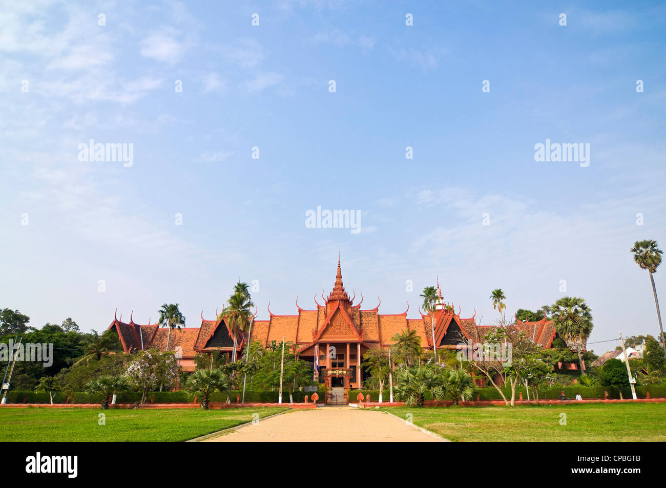 Vue horizontale de l'entrée du Musée National du Cambodge à Phnom Penh, Cambodge Banque D'Images