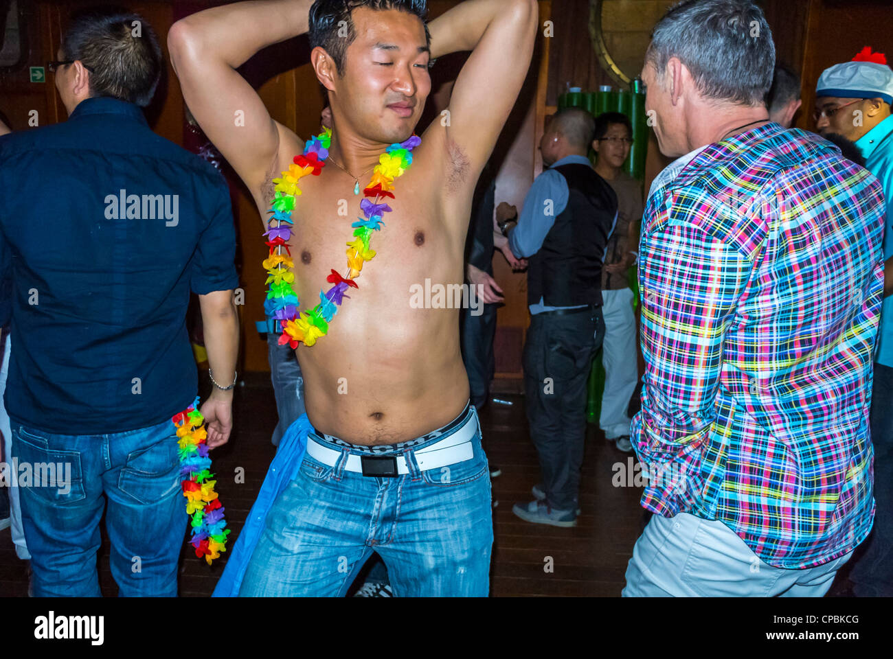 gay asiatique paris