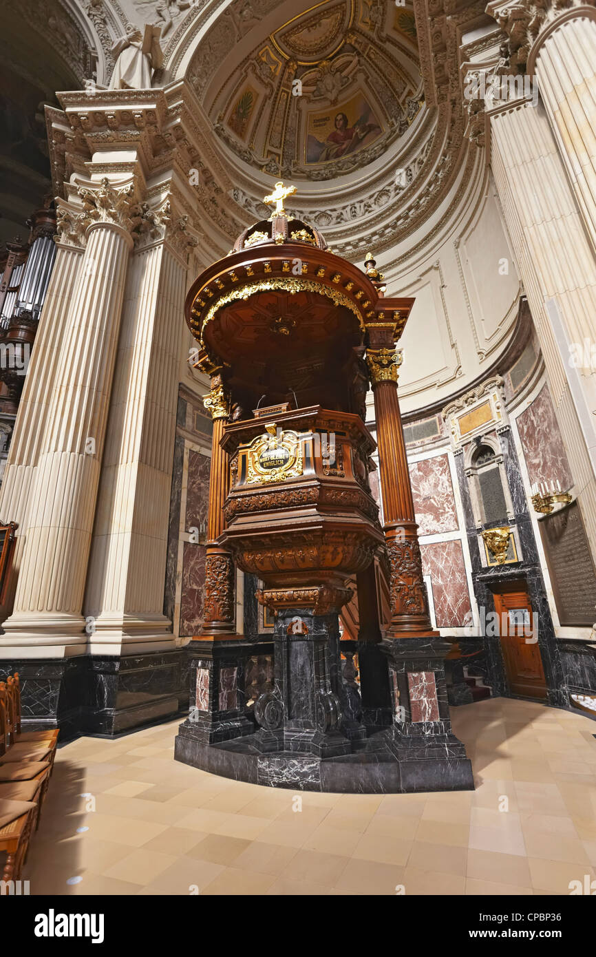 Berlin Berliner Dom et la chaire sur l'Unter Den Linden Banque D'Images