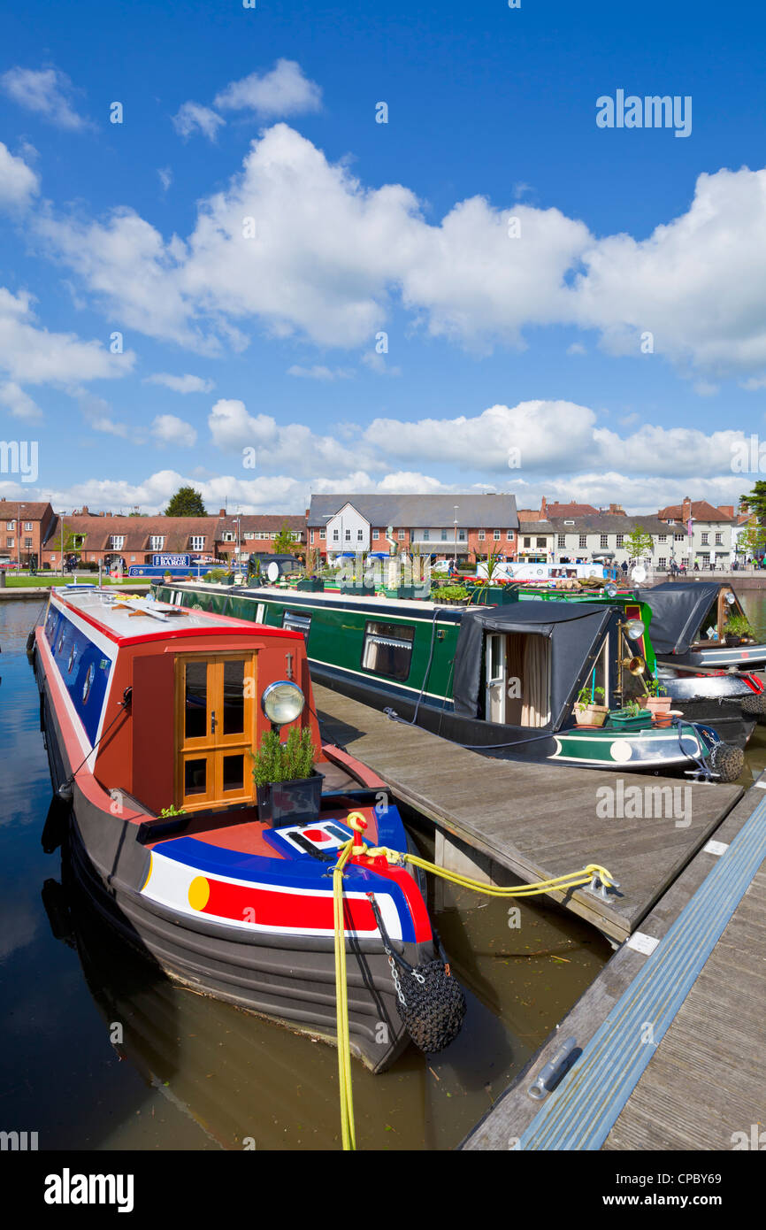 Stratford upon Avon bancroft bassin du canal avec des bateaux amarrés dans le Warwickshire Angleterre UK GB EU Europe Banque D'Images
