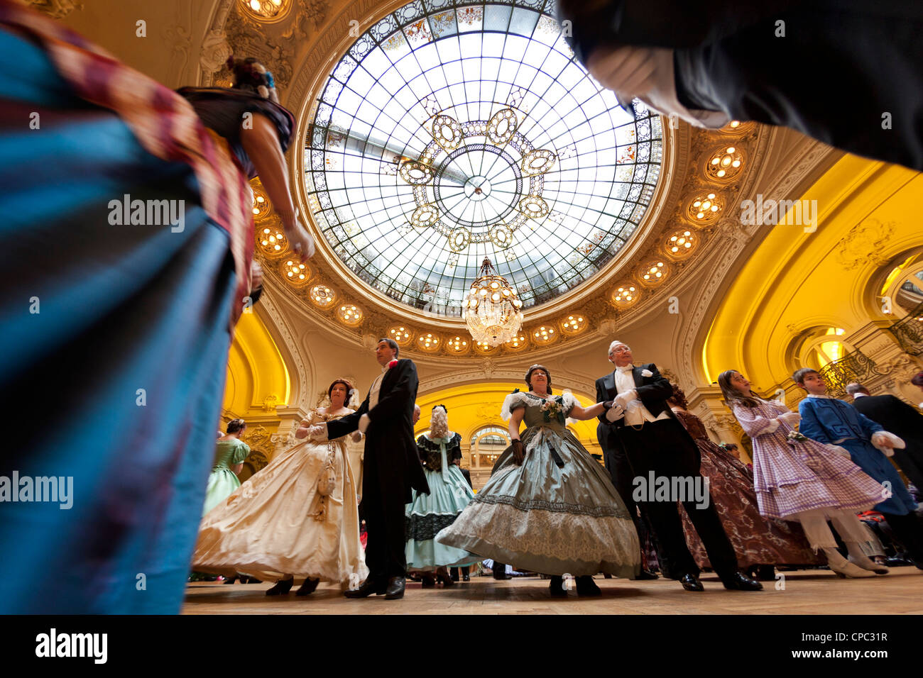 Le grand bal (deuxième période Empire dress), à l'occasion de l'événement : 'Vichy fête Napoléon III' (Vichy). Banque D'Images
