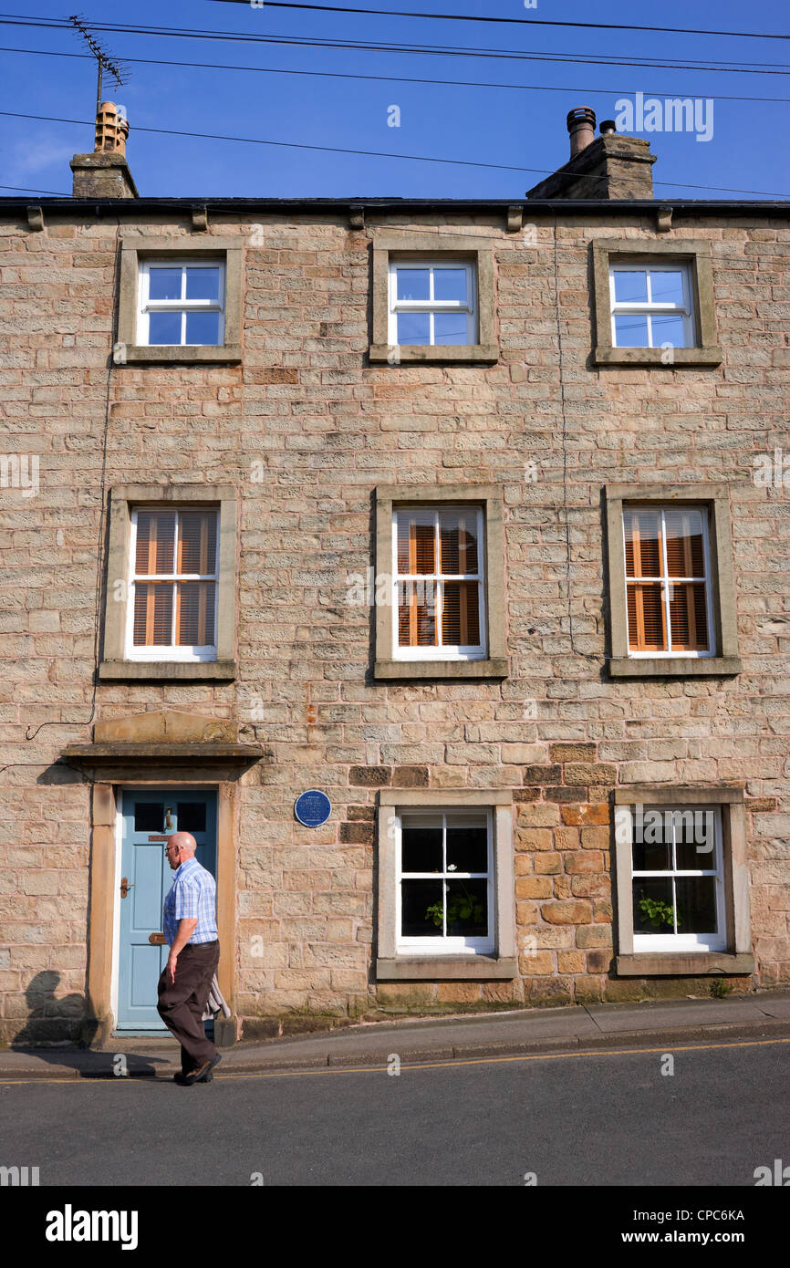 L'ex-Spread Eagle Inn, Kirkgate, régler, Yorkshire du Nord. Blue plaque commémore l'artiste Thomas Procter Banque D'Images