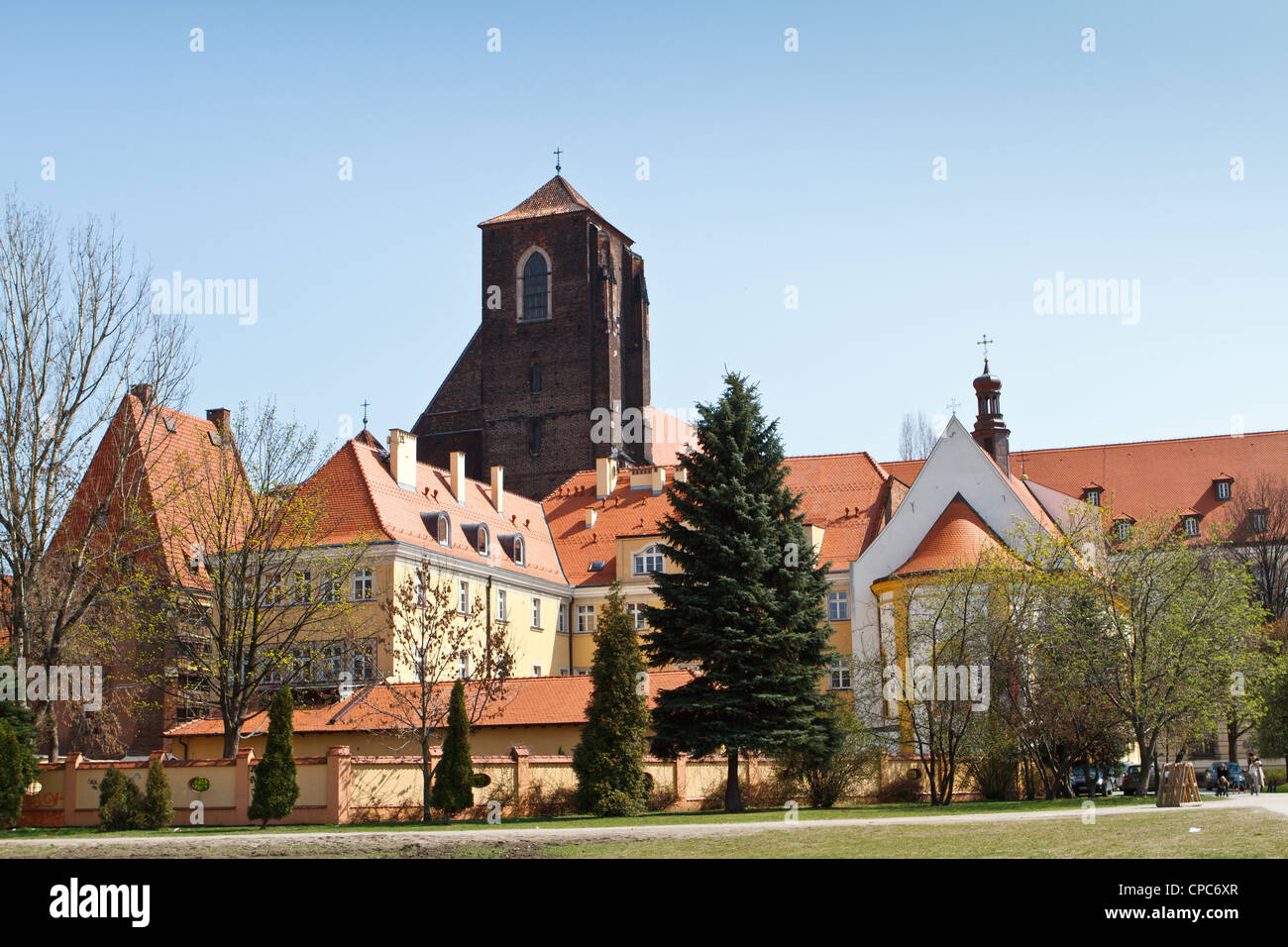 Toits d'église orthodoxe et église de la Sainte Vierge le Piasek, Wroclaw, la Basse Silésie, Pologne. Banque D'Images