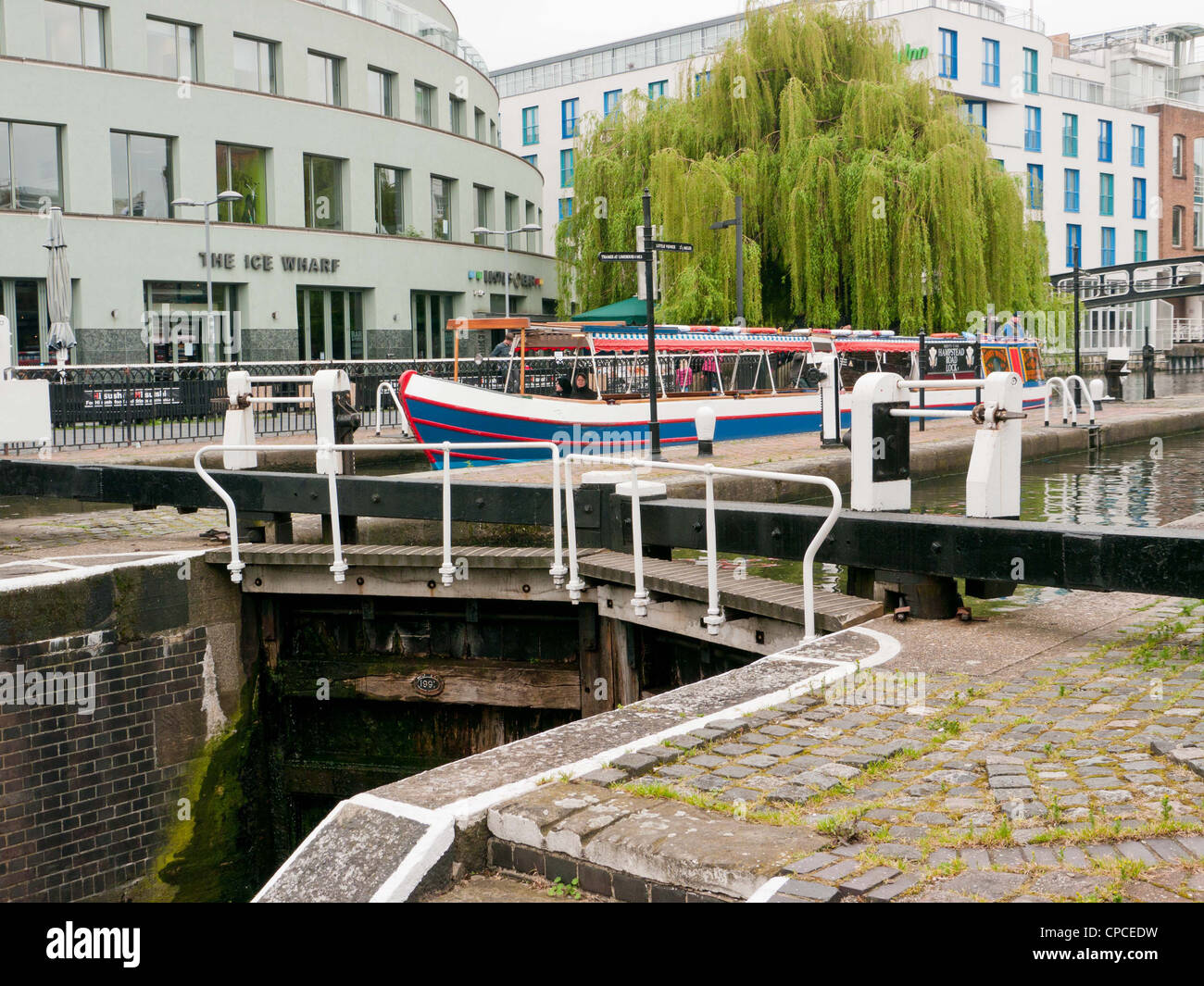 Camden Lock sur le Grand Union Canal, par marché de Camden, à l'ouest de Londres Banque D'Images