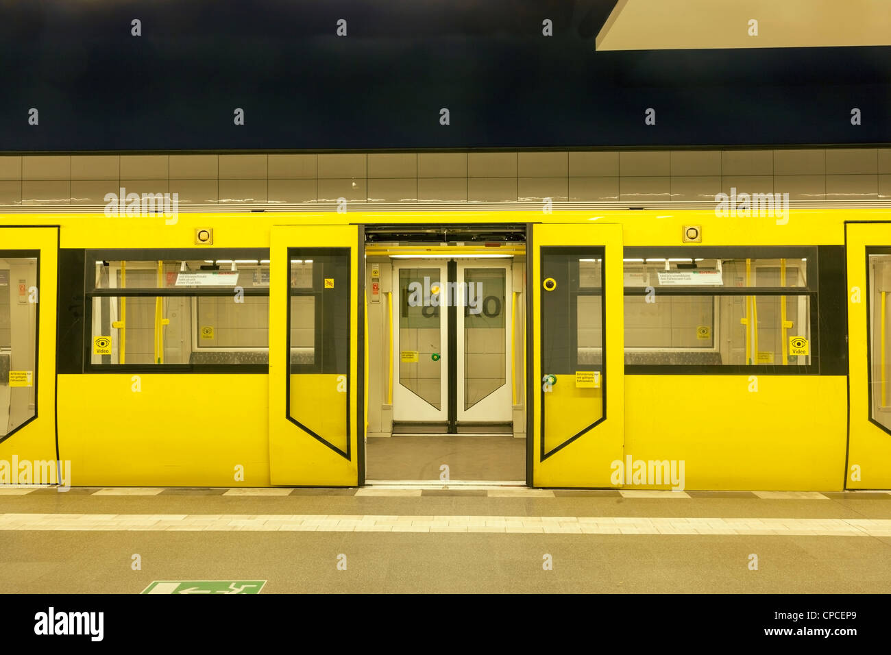 U Bahn train Banque D'Images