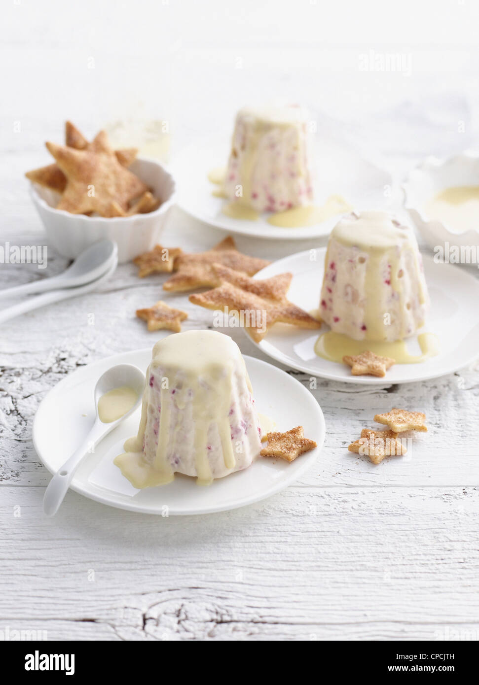 Mousse aux fruits avec les cookies et la crème Banque D'Images