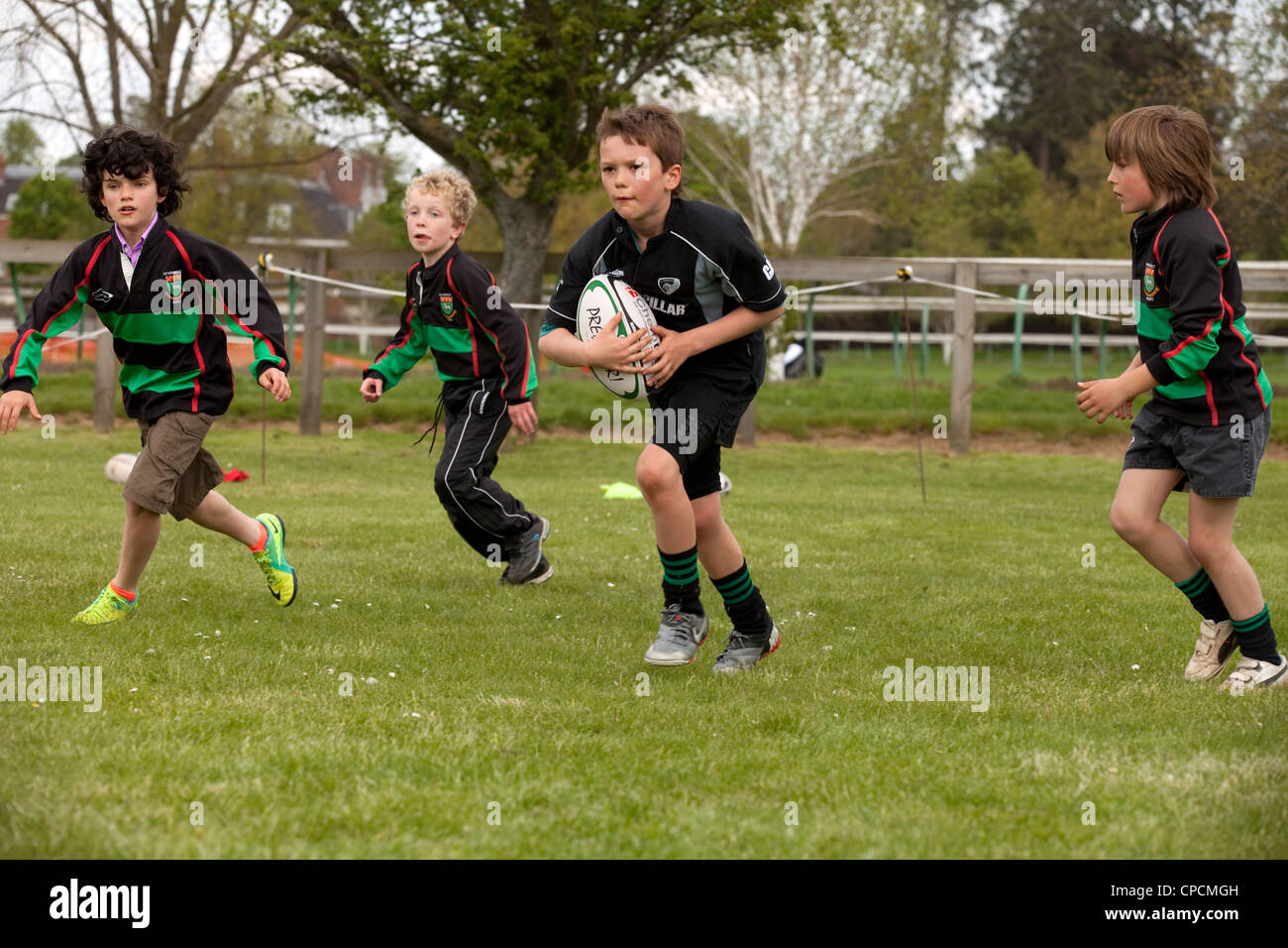 Les garçons junior dans une équipe de rugby à jouer un match de rugby, Newmarket Suffolk UK Banque D'Images