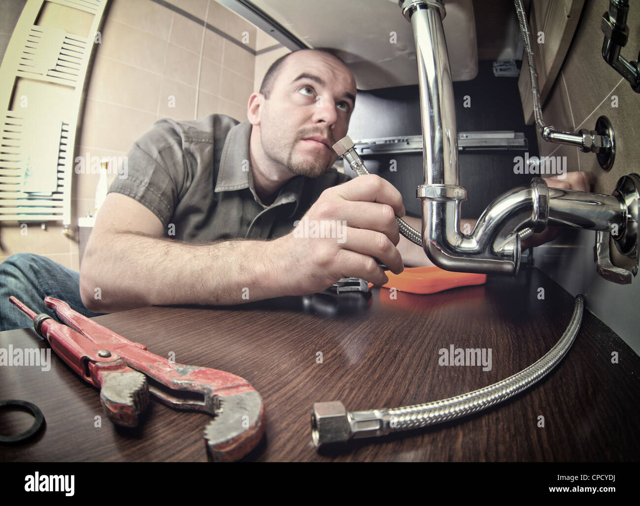 Portrait of caucasian plombier au travail Banque D'Images