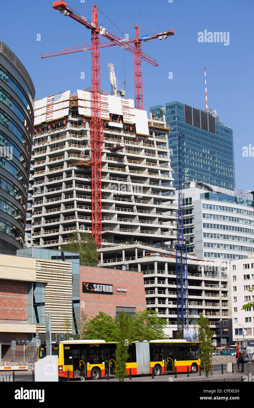 Zlota 44 gratte-ciel en construction dans la ville de centre-ville de Varsovie en Pologne. Banque D'Images