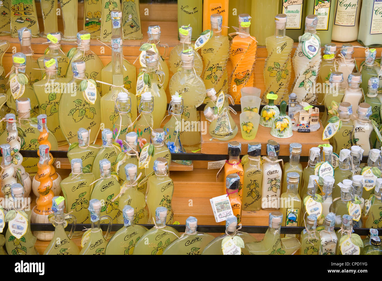 Limoncello en vente sur l'île de Capri, dans la baie de Naples, Campanie, Italie, Europe Banque D'Images