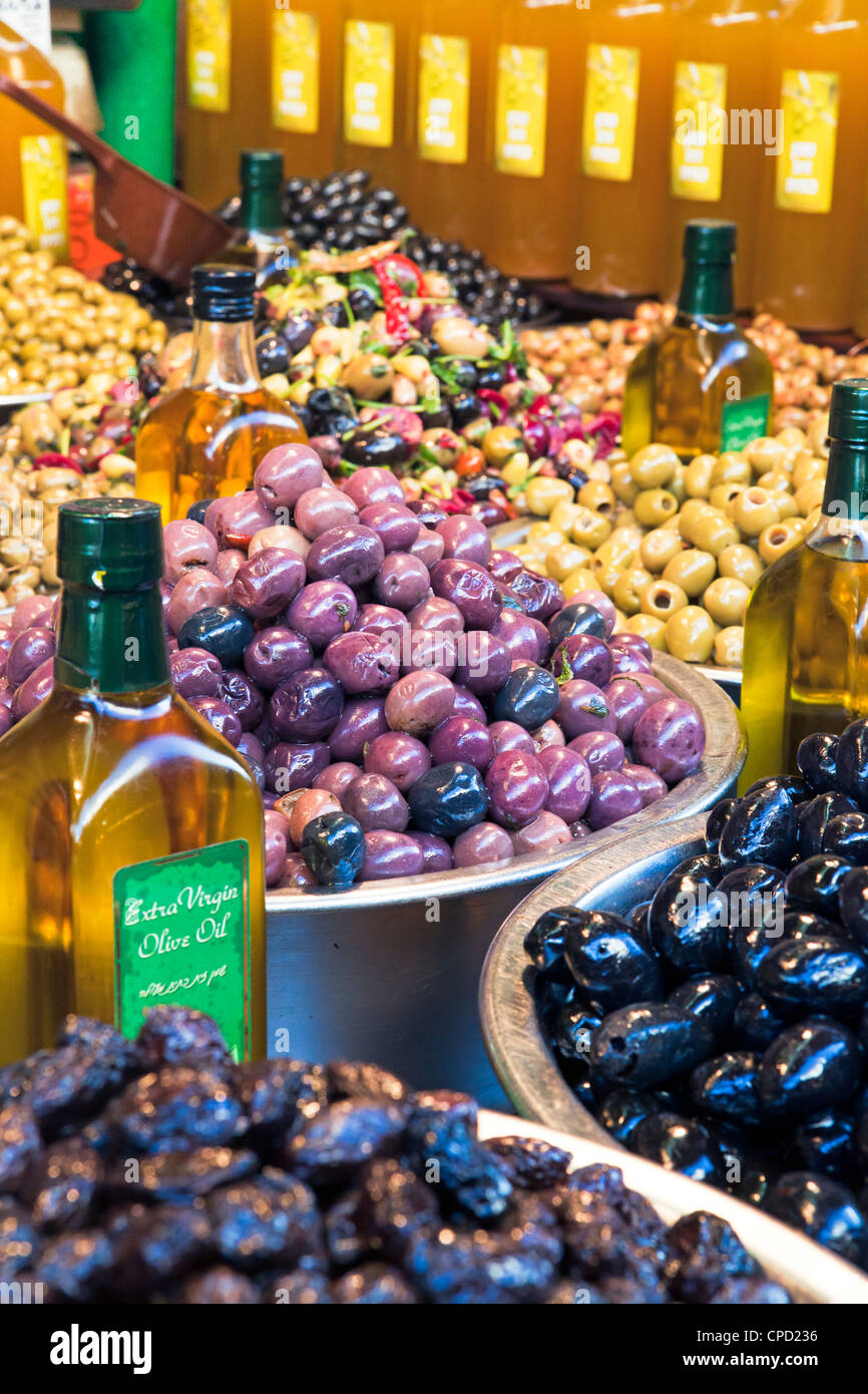 Olives pour vente, Shuk marché HaCarmel, Tel Aviv, Israël, Moyen Orient Banque D'Images