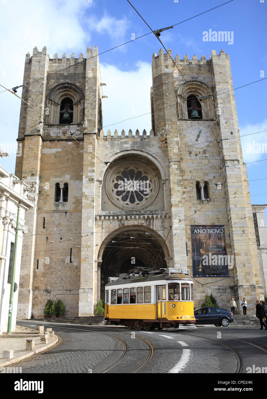 Le Tram et Se (cathédrale), Alfama, Lisbonne, Portugal, Europe Banque D'Images
