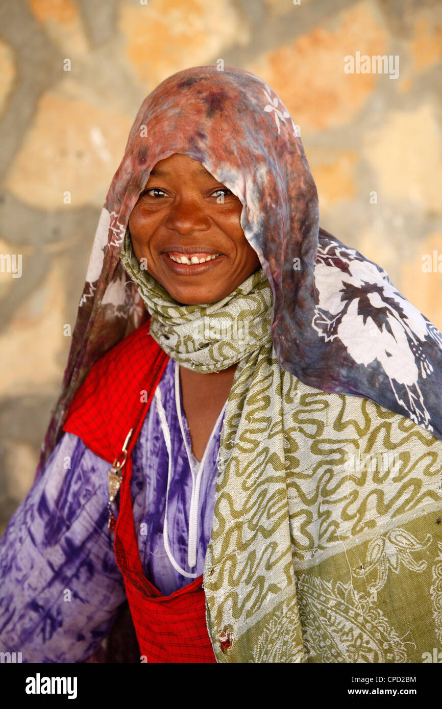Femme berbère dans Toujane, village de la Tunisie, l'Afrique du Nord, Afrique Banque D'Images