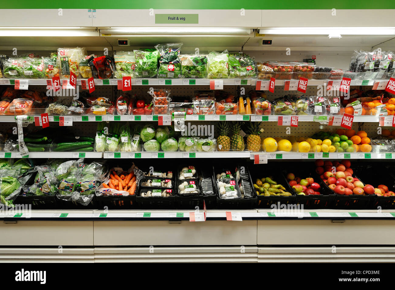 Fruits et légumes dans un supermarché, au Royaume-Uni. Banque D'Images