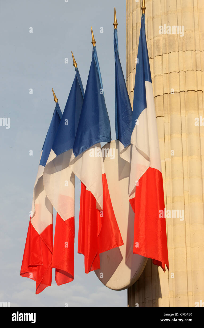 Drapeaux français en dehors du Panthéon, Paris, France, Europe Banque D'Images