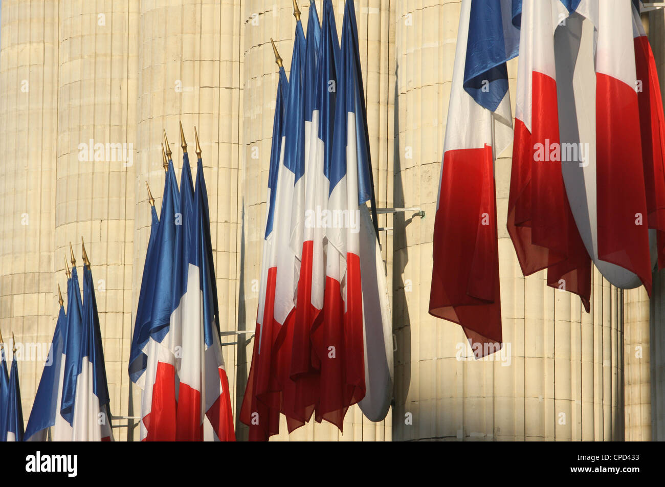 Drapeaux français en dehors du Panthéon, Paris, France, Europe Banque D'Images