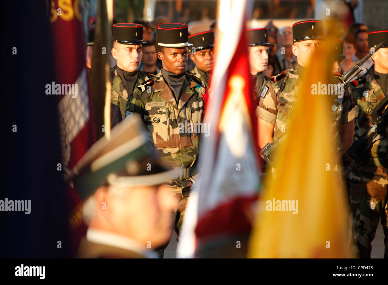Soldats à l'Arc de Triomphe, Paris, France, Europe Banque D'Images