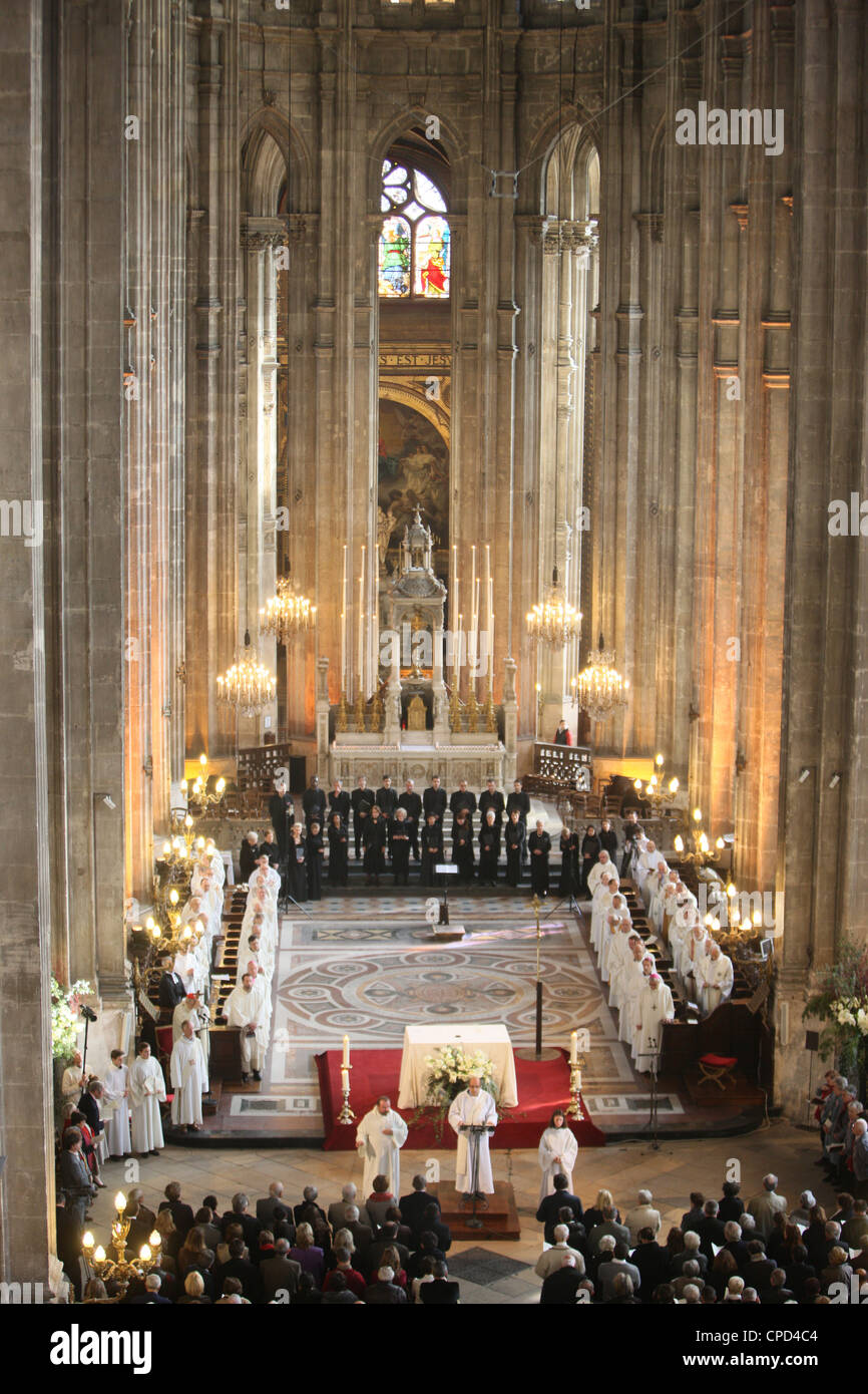 Messe en l'église Saint-Eustache, Paris, France, Europe Banque D'Images