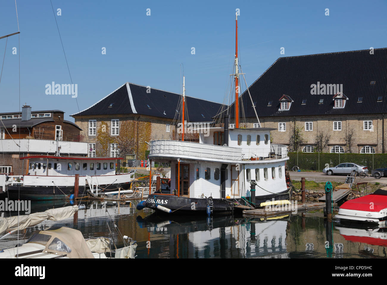 Houseboats dans les canaux de Christianshavn, à Copenhague, Danemark Banque D'Images