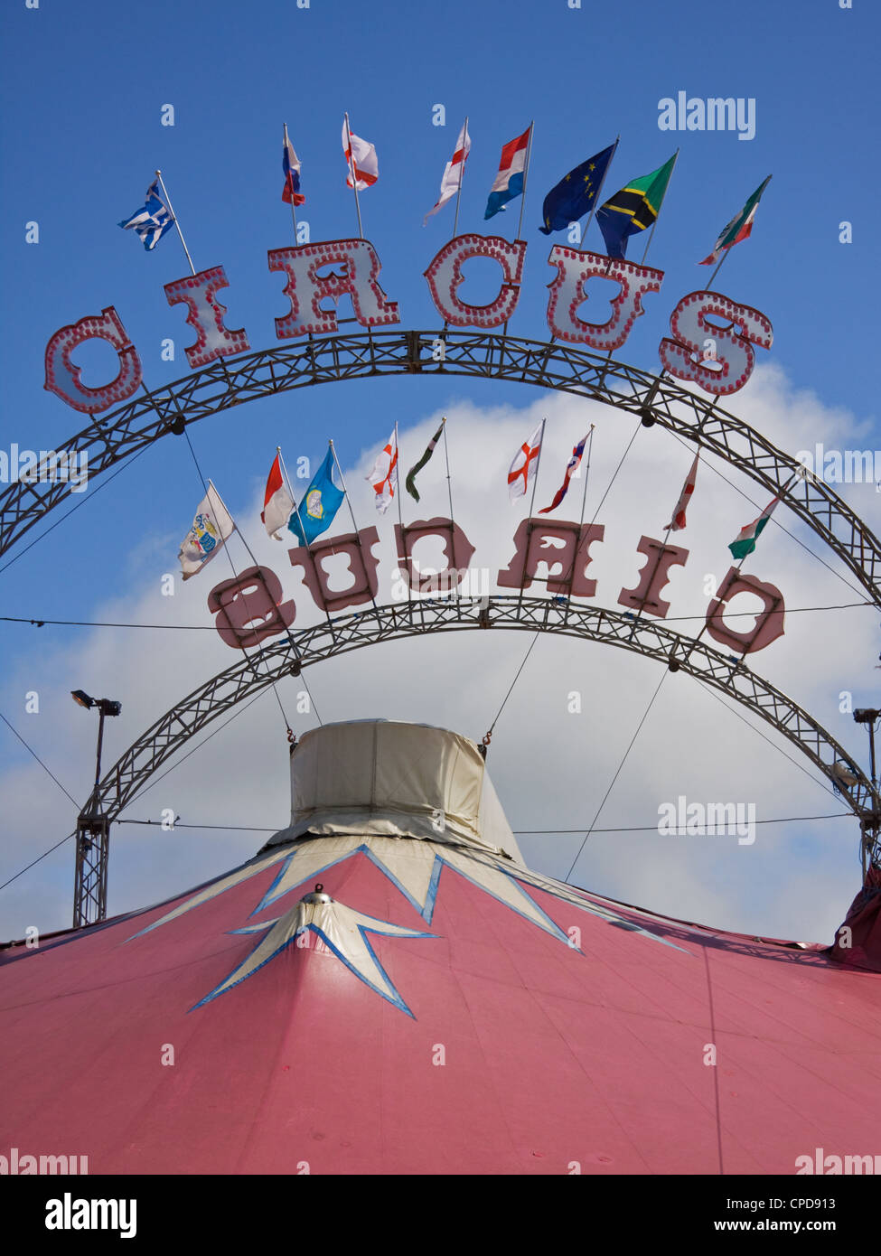 Chapiteau de cirque les pavillons des différentes nations UK Banque D'Images