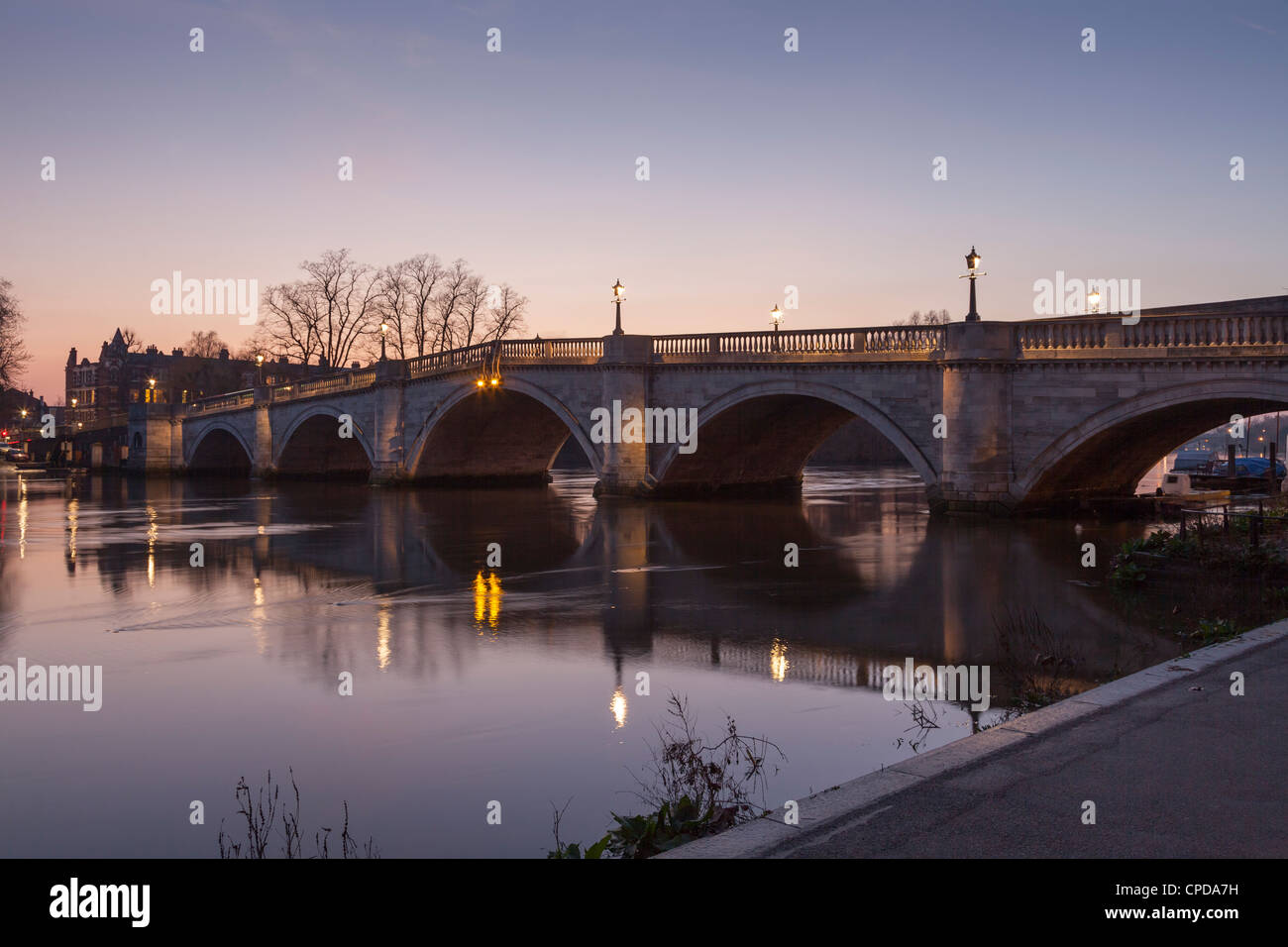 Richmond Bridge at night, Richmond upon Thames, Surrey, Angleterre Banque D'Images