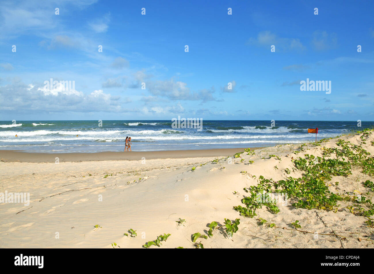 Brésil Rio Grande do Norte au Brésil plage magnifique avec un paysage de dunes de sable journée ensoleillée avec ciel bleu Banque D'Images