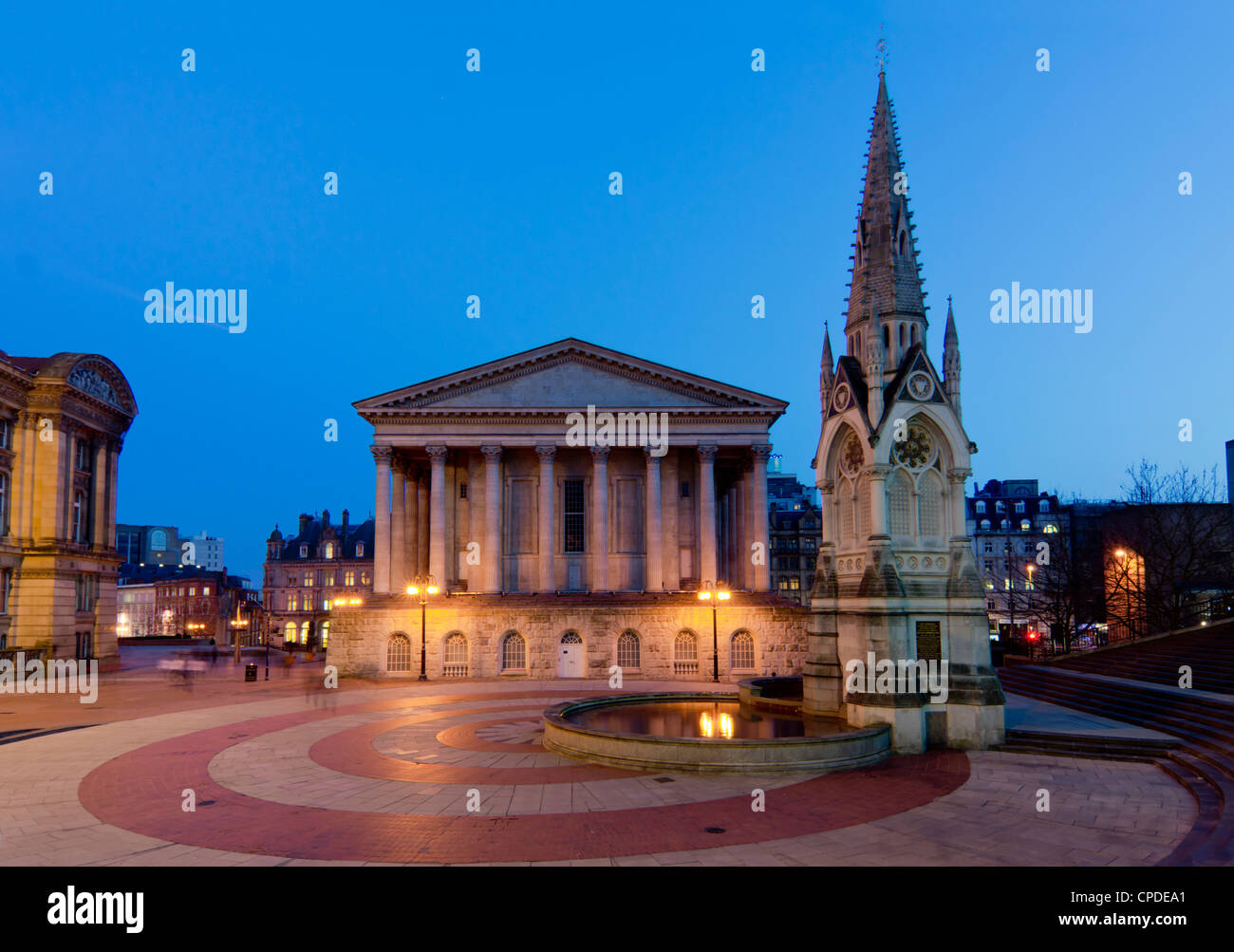 Chamberlain Square, au crépuscule, Birmingham, Midlands, Angleterre, Royaume-Uni, Europe Banque D'Images