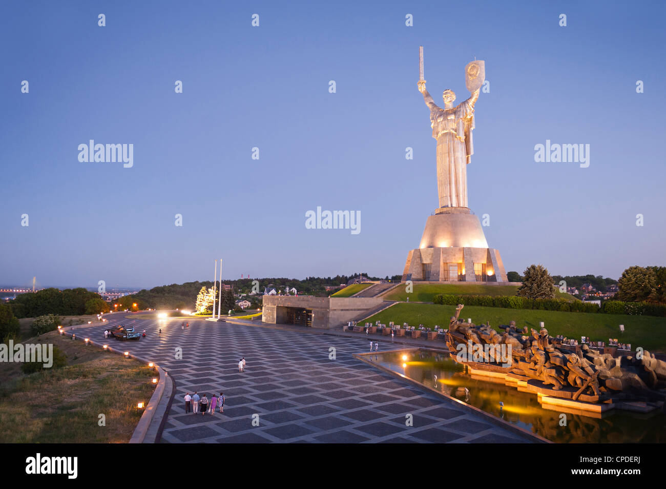 Statue de la mère patrie (Rodina Mat) et le Musée National de la guerre, Kiev, Ukraine, l'Europe Banque D'Images