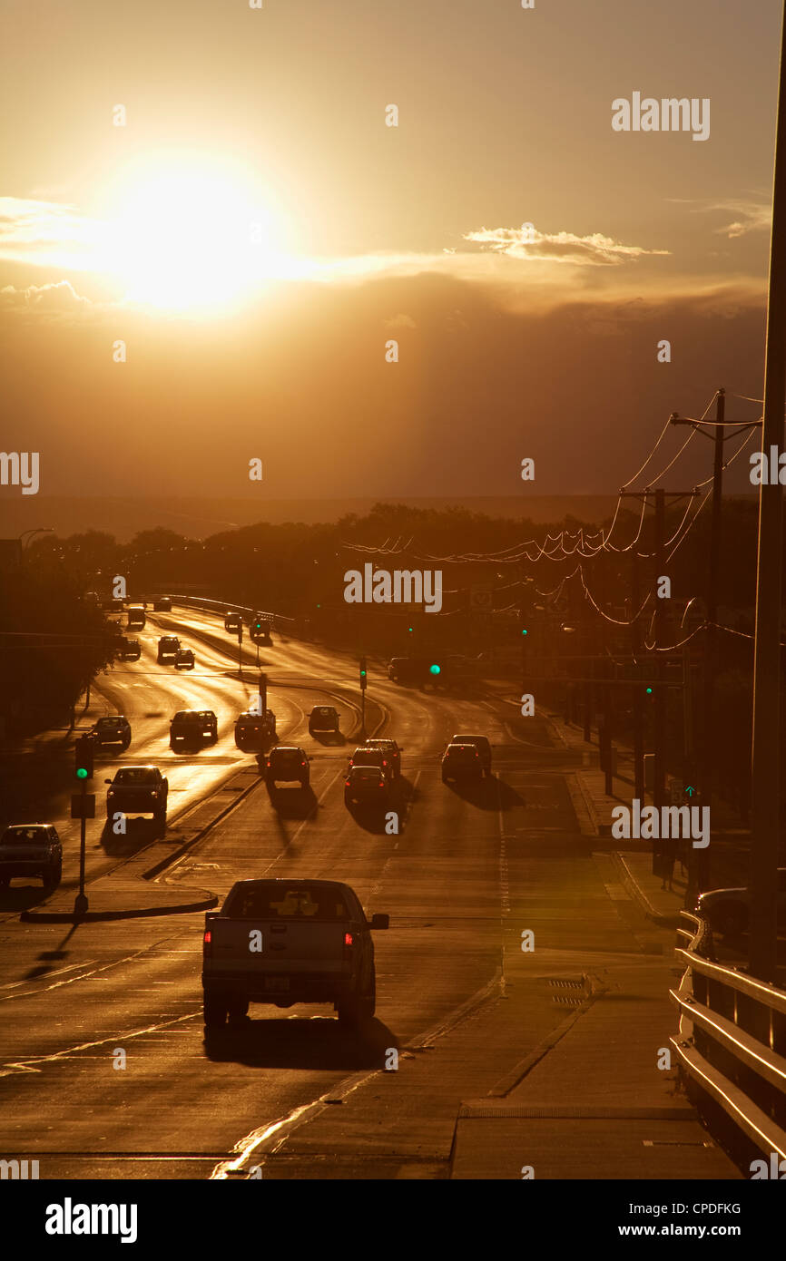 Coucher de soleil sur l'Avenida Boulevard, Albuquerque, Nouveau Mexique, États-Unis d'Amérique, Amérique du Nord Banque D'Images