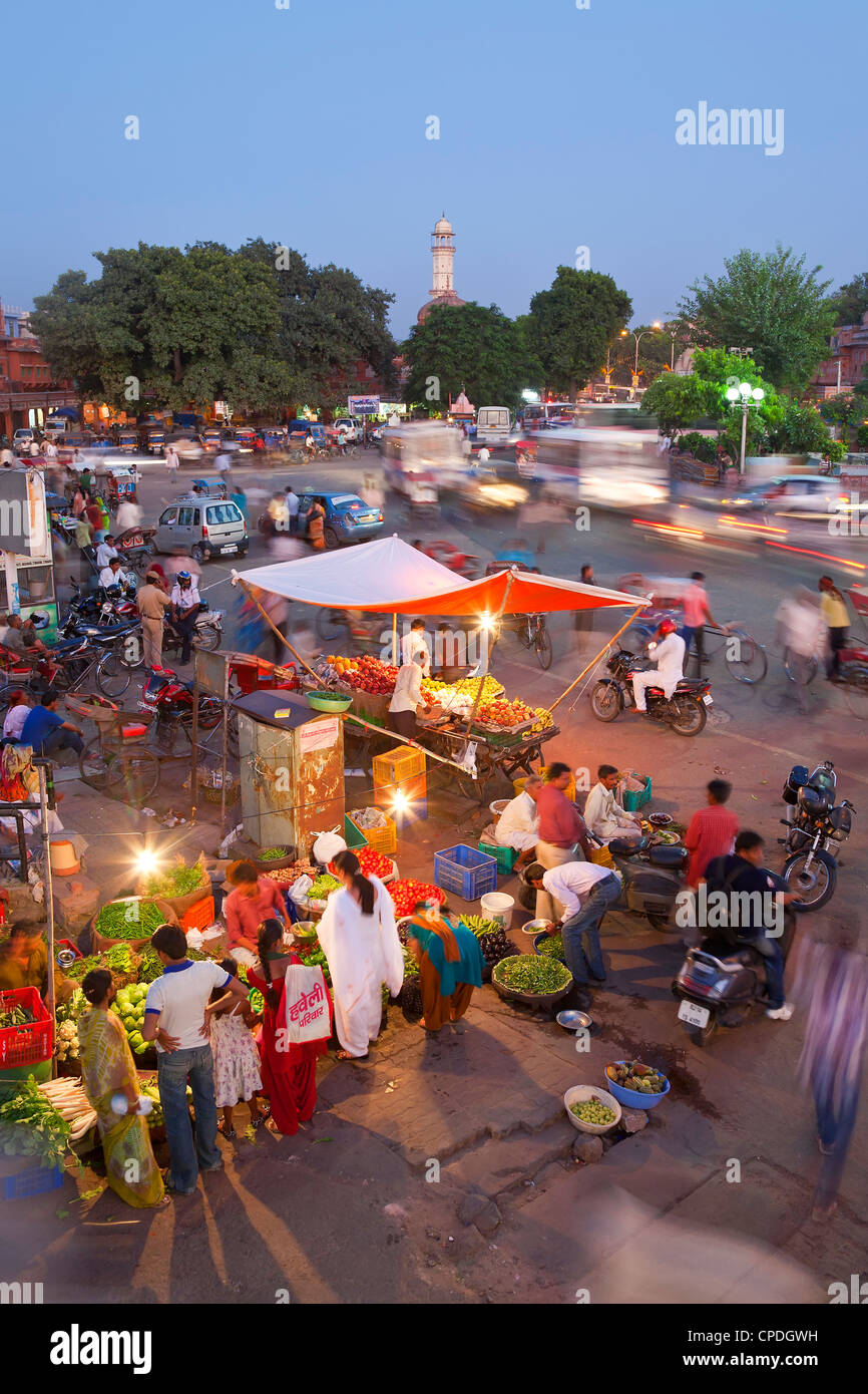 La congestion du trafic et la vie de la rue dans la ville de Jaipur, Rajasthan, Inde, Asie Banque D'Images