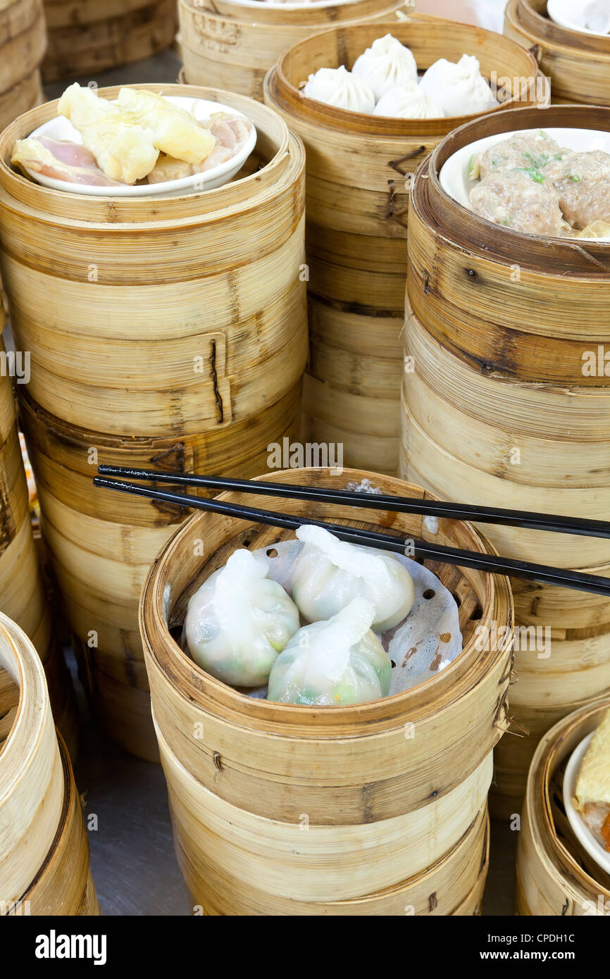 Dim sum préparation dans un restaurant de cuisine à Hong Kong, Chine, Asie Banque D'Images