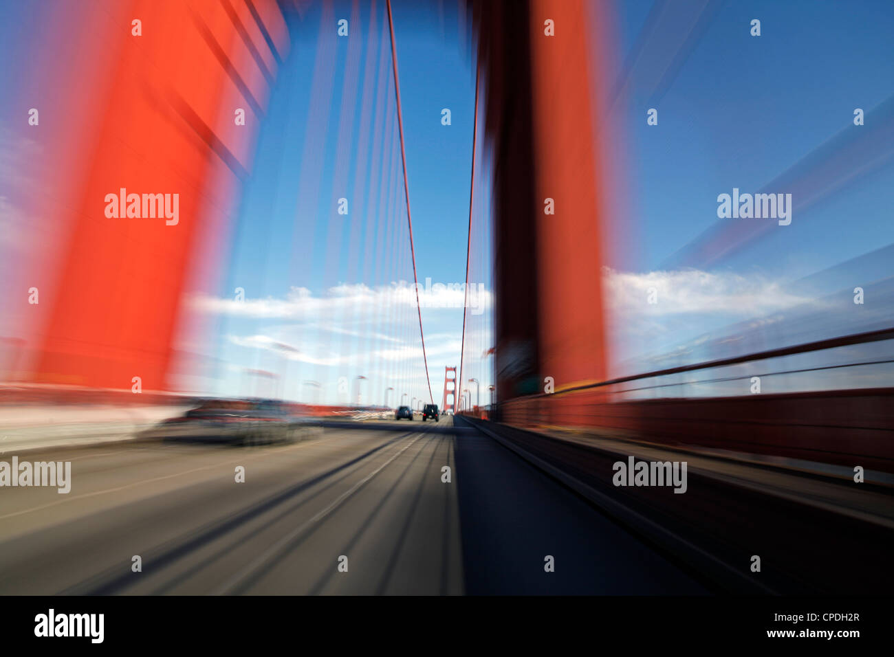 POV de conduire à travers le Golden Gate Bridge, en Californie, États-Unis d'Amérique, Amérique du Nord Banque D'Images