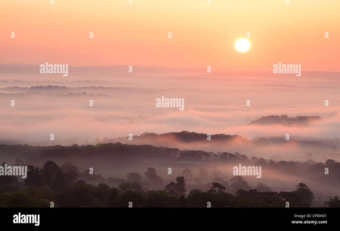 Couche de brume Banque de photographies et d'images à haute résolution -  Alamy