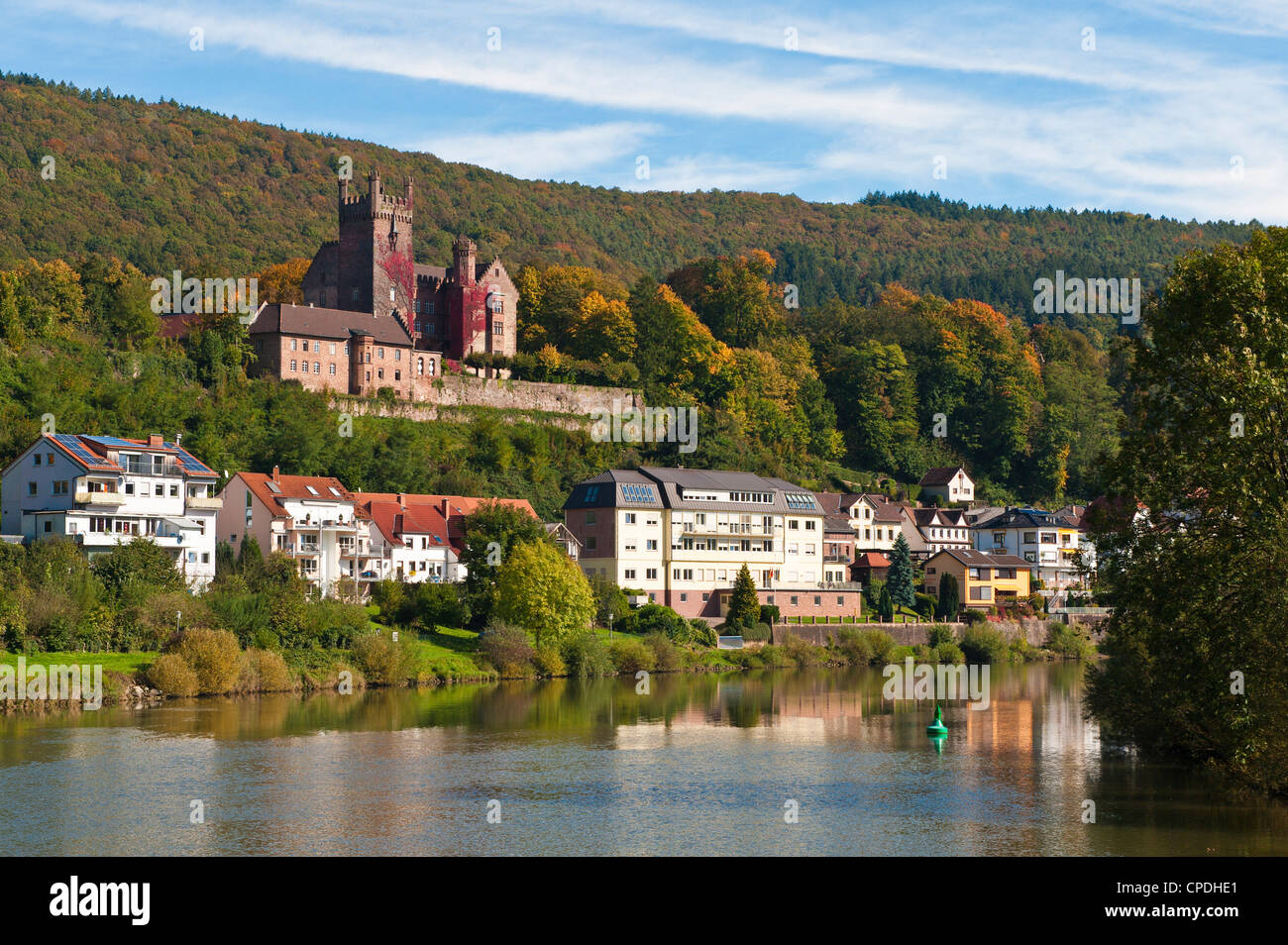 Le Mittelburg (Château moyen) et du Neckar, Neckarsteinach, Hesse, Germany, Europe Banque D'Images