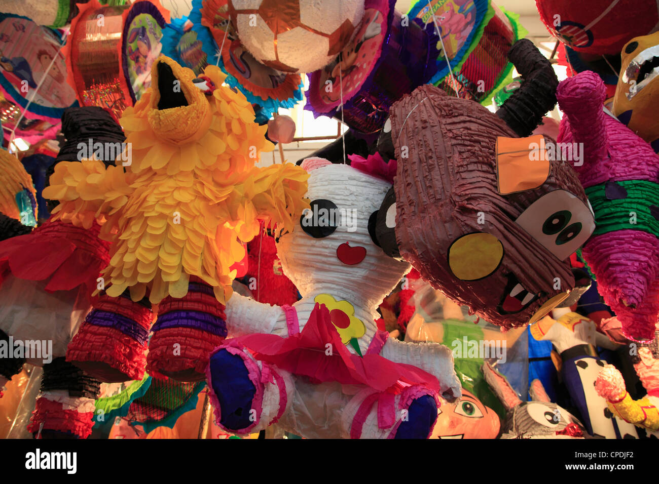 Pinatas, Marché, Xochimilco, Mexico City, Mexique, Amérique du Nord Banque D'Images Pinatas, Marché, Xochimilco, Mexico City, Mexique, Amérique du Nord Banque D'Images