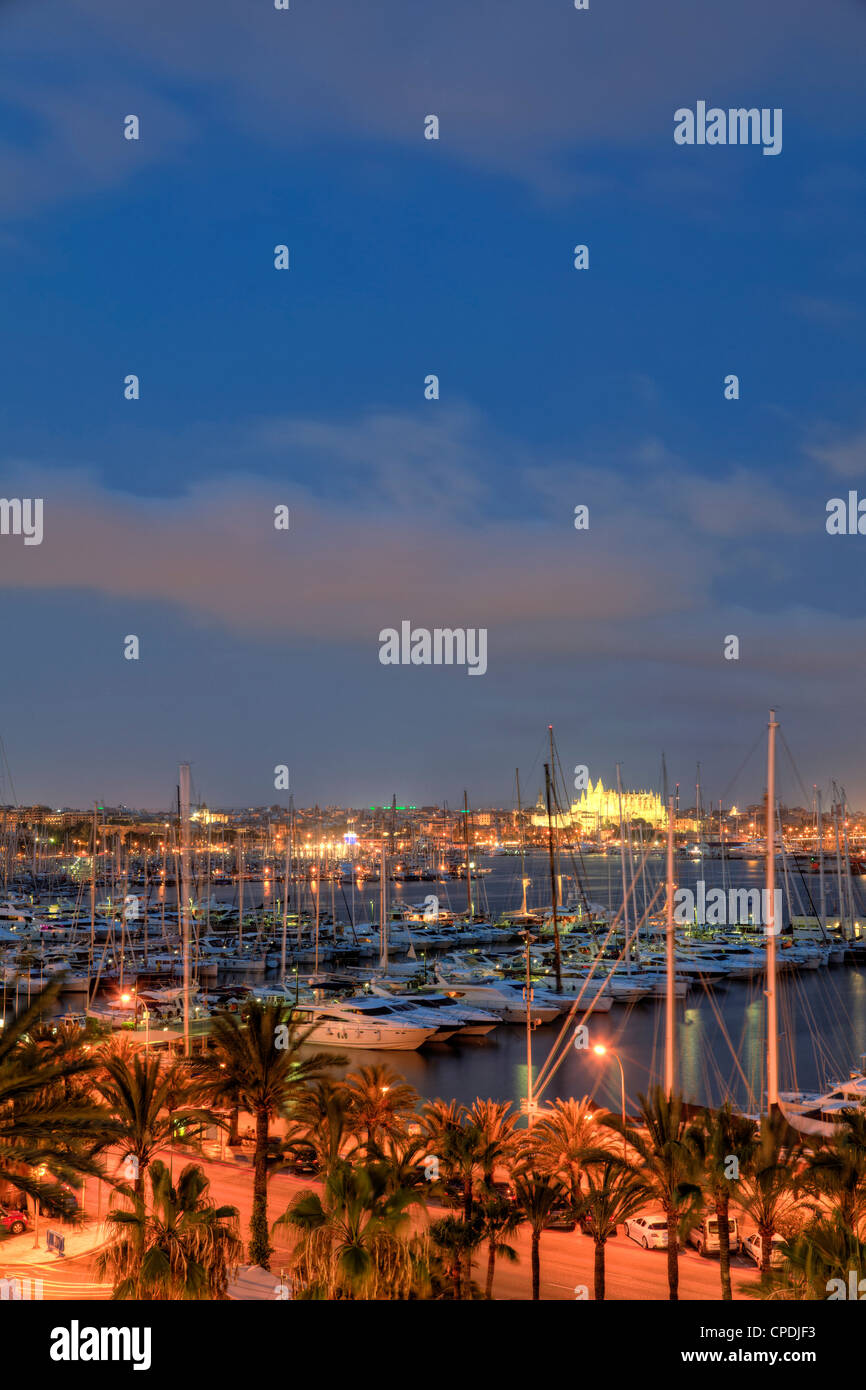 L'Espagne, Îles Baléares, Majorque, Palma de Majorque, vue sur le port et la vieille ville Banque D'Images