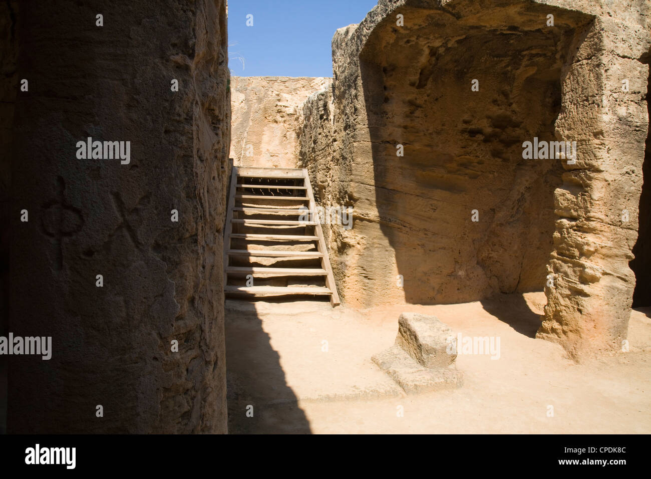 Une vue de l'intérieur du tombeau 4 sur les Tombes des rois site dans Paphos, Chypre. Banque D'Images