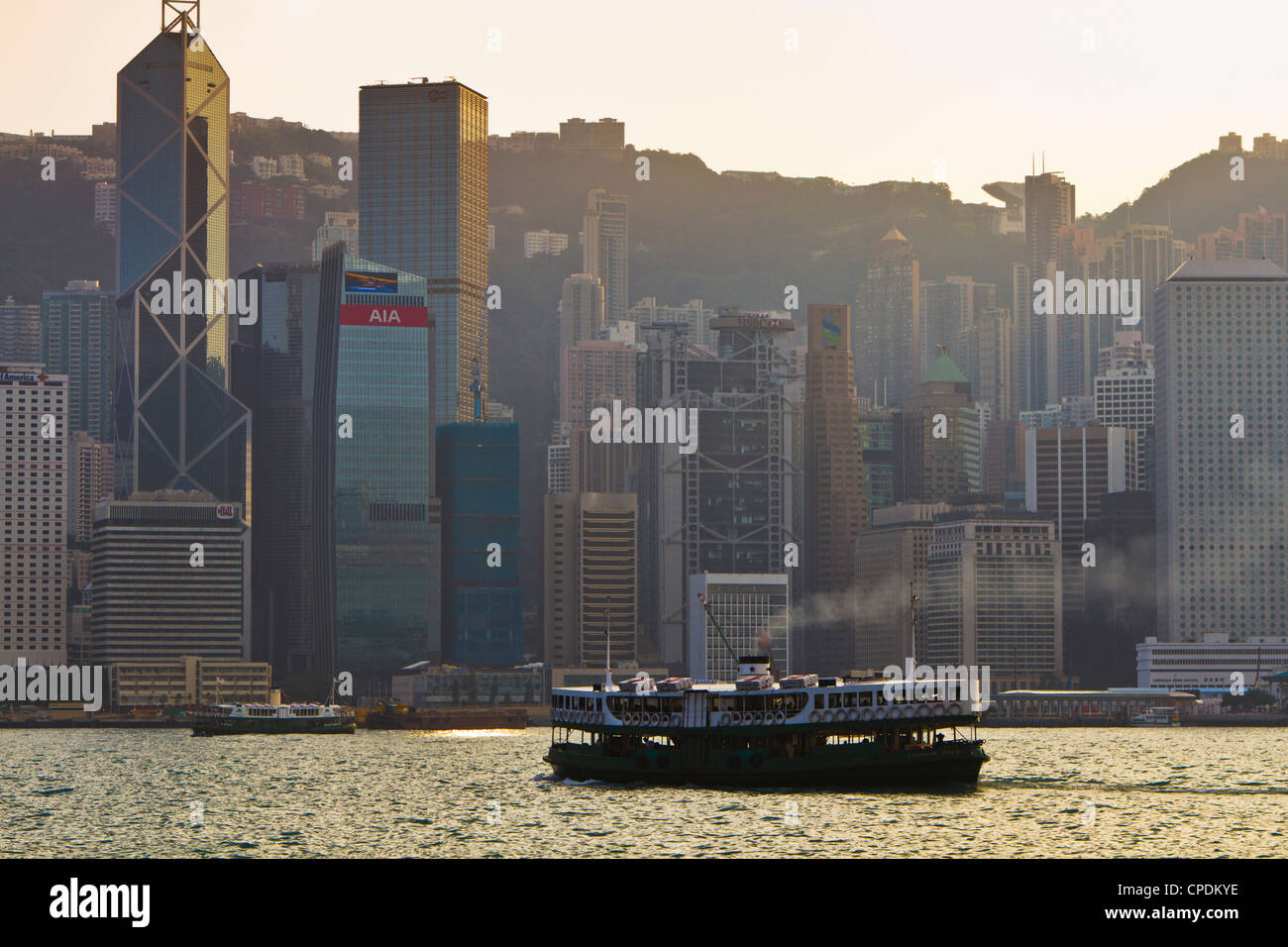 Victoria Harbour Passage Star Ferry vers l'île de Hong Kong, Hong Kong, Chine, Asie Banque D'Images