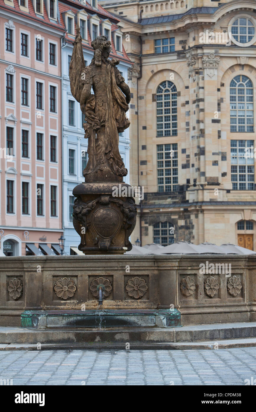 Statue dans une fontaine à Dresde, Saxe, Allemagne, Europe Banque D'Images