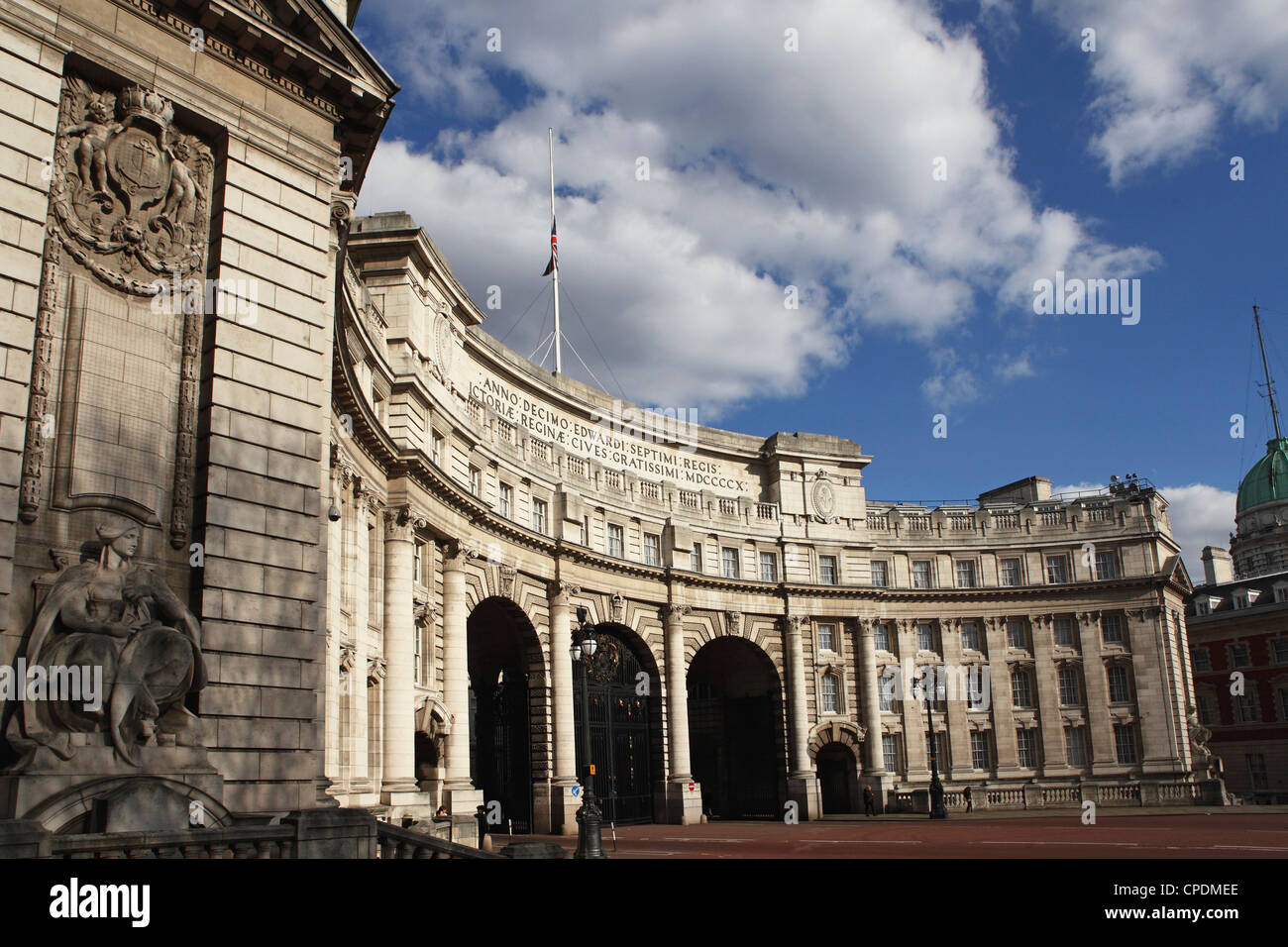 L'Admiralty Arch, sur le Mall, conçu par Sir Aston Webb, achevée en 1912, Westminster, Londres, Angleterre, Royaume-Uni Banque D'Images