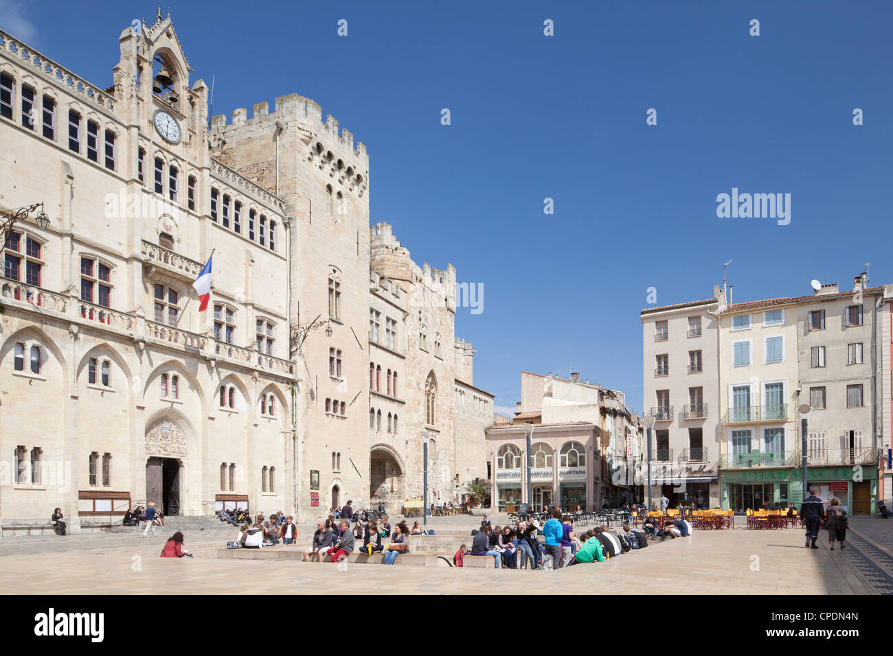 Le Palais de l'archevêque, à la place de l'Hôtel de Ville, Narbonne, Languedoc-Roussillon, France, Europe Banque D'Images