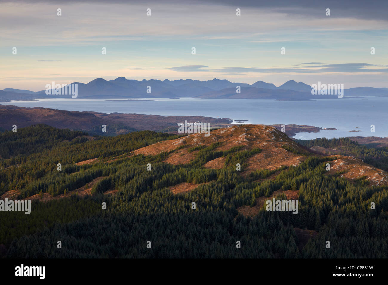 Une vue vers l'île de Skye à partir de l'ACES, Plockton Plockton, Ross Shire, Ecosse, Royaume-Uni, Europe Banque D'Images