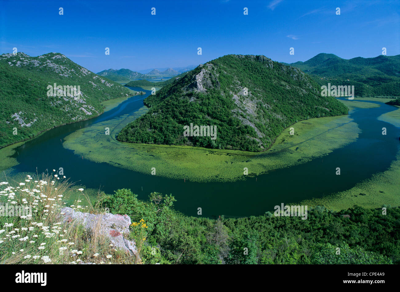 Vue sur Vranjina et le lac de Skadar, le parc national du lac de Skadar, Haj Nehaj, Monténégro, Europe Banque D'Images