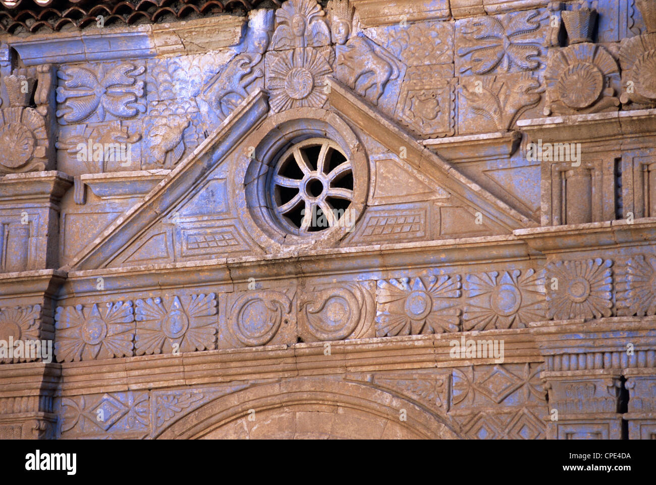 Passage de porte inspiré par les dessins aztèques de l'église paroissiale de Notre Dame de Regla, Sotavento, Fuerteventura, Îles Canaries, Espagne Banque D'Images