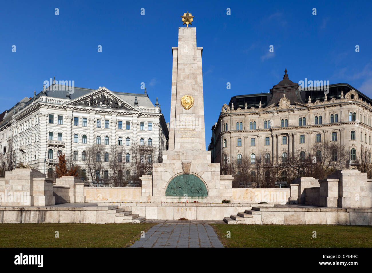 Obélisque soviétique commémorant la libération de ville par l'Armée Rouge en 1945, Place de la liberté, Budapest, Hongrie, Europe Banque D'Images
