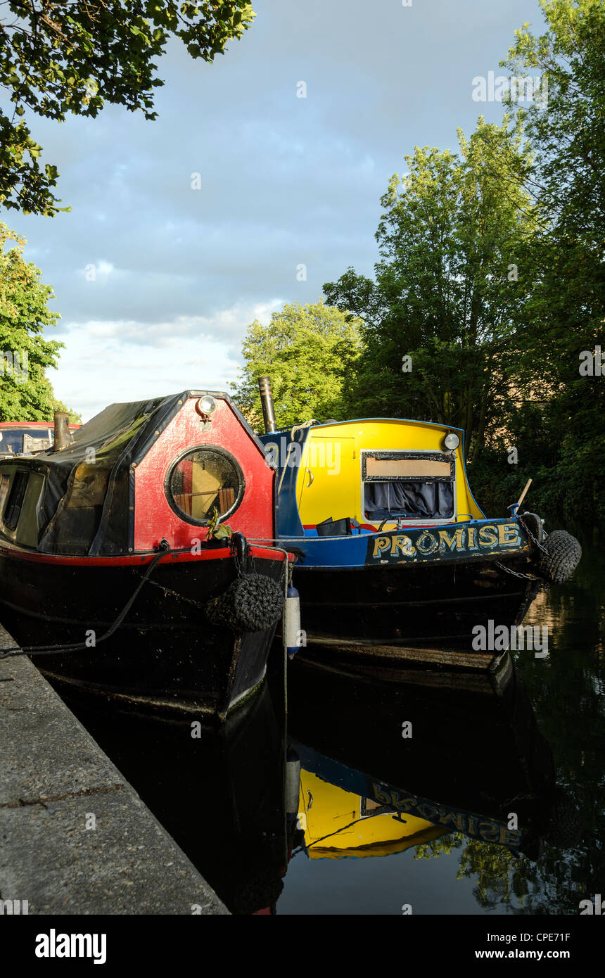 Bateaux dans Regent's Canal - Bethnal Green, Londres - Angleterre Banque D'Images