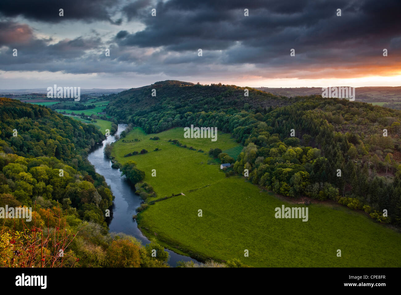 Le Breaking Dawn sky et la rivière Wye de Symonds Yat Rock, Herefordshire, Angleterre, Royaume-Uni, Europe Banque D'Images