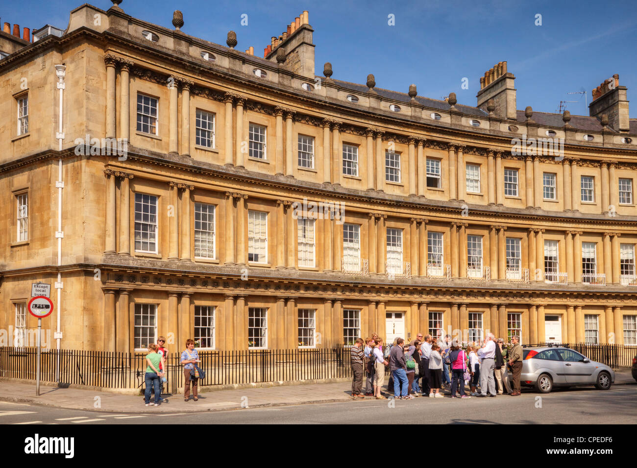 Voyages en groupe avec le guide au cirque, baignoire, Somerset. Banque D'Images